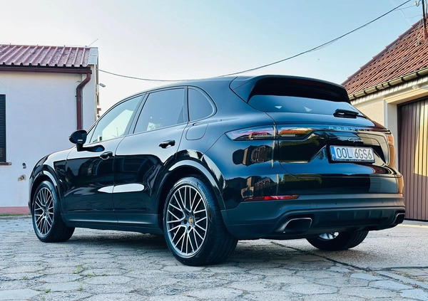 Porsche Cayenne cena 280000 przebieg: 140000, rok produkcji 2018 z Olesno małe 232